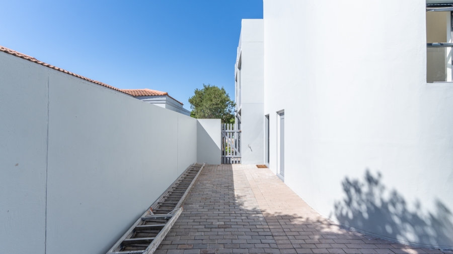 5 Bedroom Property for Sale in Calypso Beach Western Cape